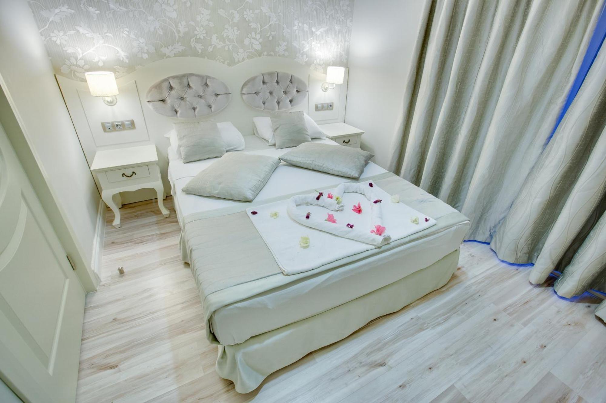 Pinehill Hotel & Suites Олудениз Стая снимка